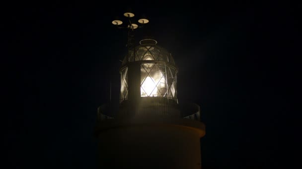 Tengeri világítótornyot villogó éjjel - Felvétel, videó