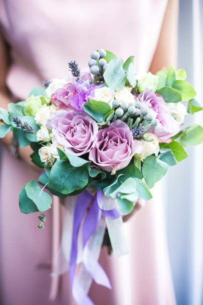 bride holding wedding bouquet - Foto, Bild