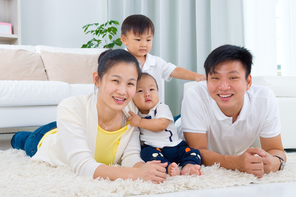 asian family - Foto, afbeelding