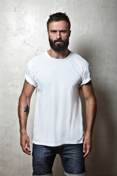 Bearded guy wearing white t-shirt - Fotoğraf, Görsel