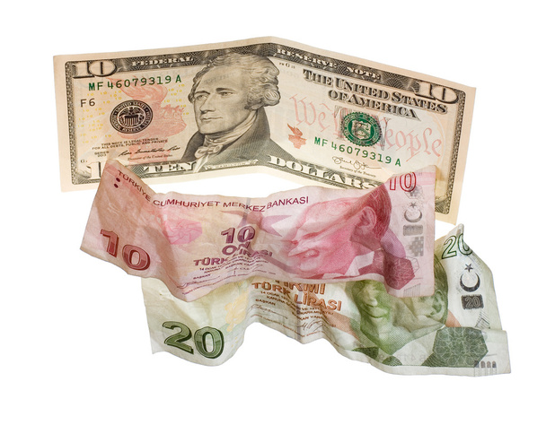 Crisis financiera: nuevos diez dólares sobre treinta liras turcas arrugadas. Aislado sobre blanco
. - Foto, Imagen