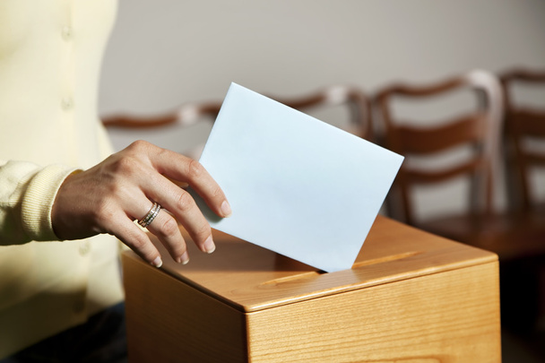 Woman in voting booth - Fotoğraf, Görsel
