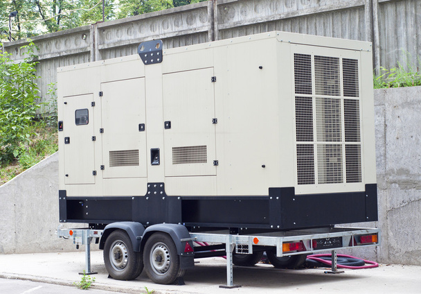 Мобильный резервный генератор для офисного здания
  - Фото, изображение