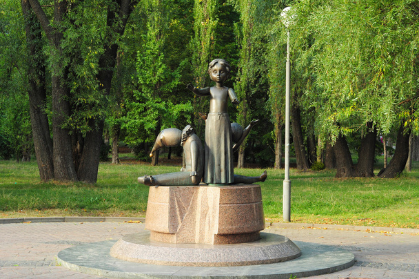 キエフ - ウクライナ, 9 月 - 3、2015年: 子供の exec の記念碑 - 写真・画像