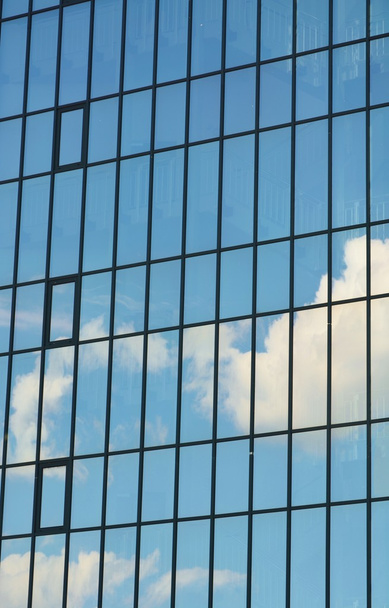 façade en verre de l'immeuble de bureaux moderne - Photo, image