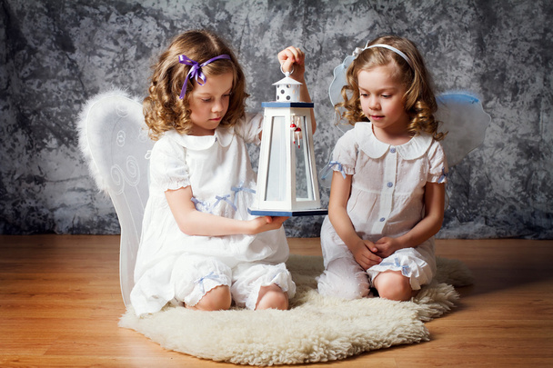 Two sisters with angel wings - Foto, Imagen