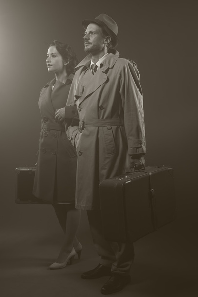 couple leaving in the dark - Фото, изображение