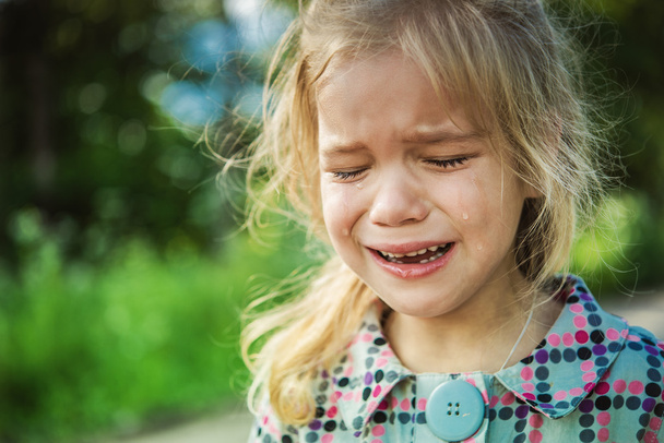 menina triste chorando
 - Foto, Imagem