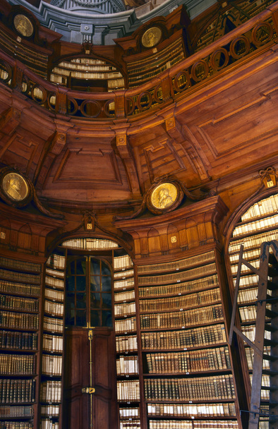 biblioteki Archidiecezjalnego w liceum znajdującym się w eger - Zdjęcie, obraz