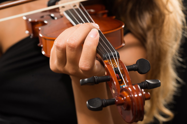 woman playing her violin - Photo, Image