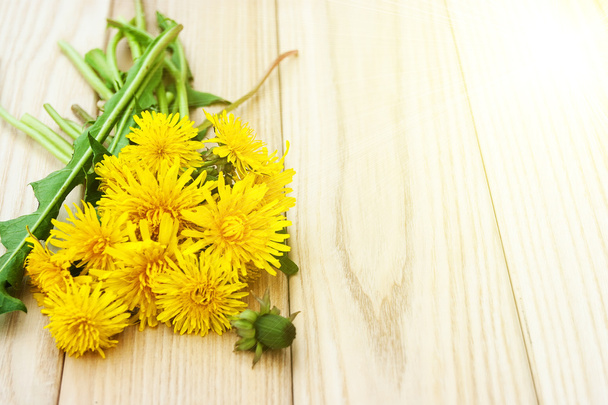 Dandelion flowers on the wooden background - Foto, immagini