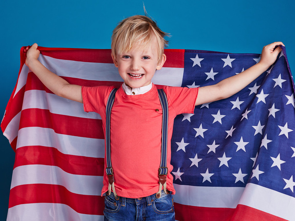 Kid with American flag - Foto, imagen