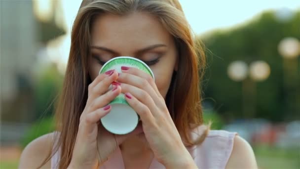 Beautiful girl drinking coffee - Felvétel, videó