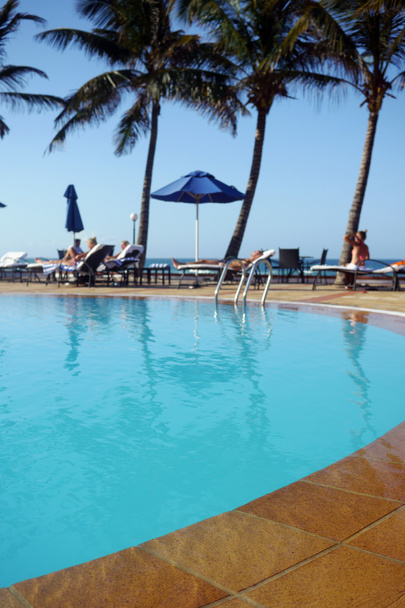 detail van hotelzwembad in een tropische resort - Foto, afbeelding