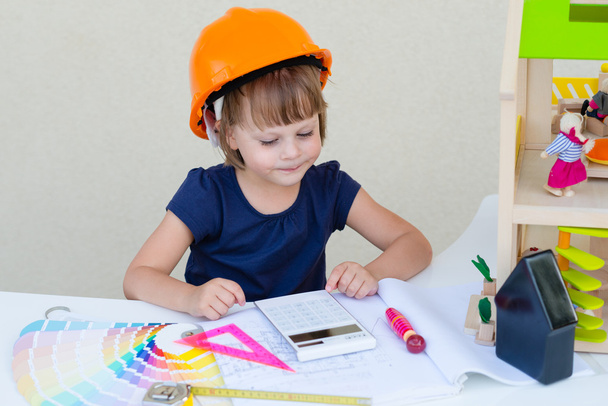 Smiling Little Girl In Orange Protective Helmet - Playing Engineer Or Builder - Fotografie, Obrázek