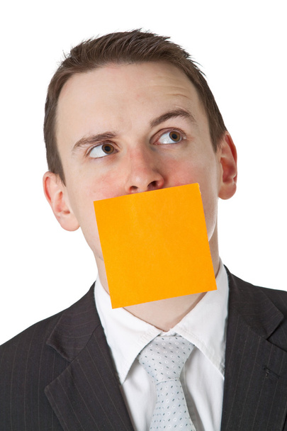 Empresário com uma nota adesiva em branco sobre a boca
 - Foto, Imagem