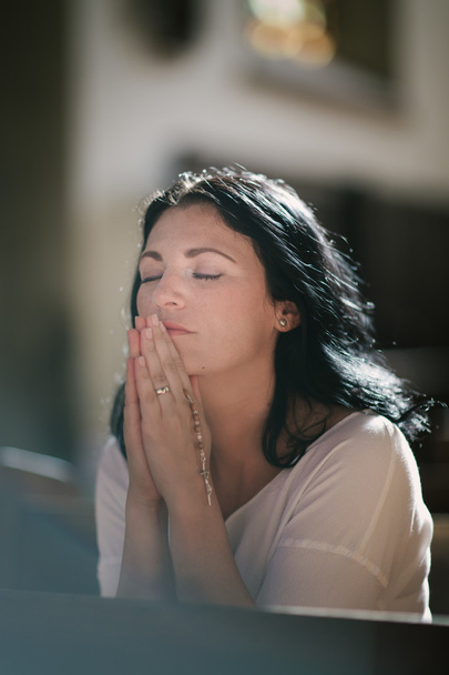 Woman praying - Фото, зображення