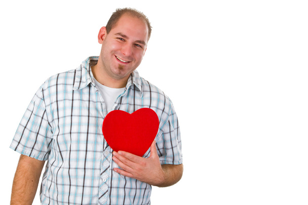 Молодий чоловік тримає червоне серце
 - Фото, зображення