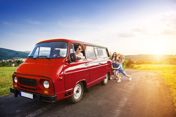 Young hipster friends on road trip - Foto, imagen