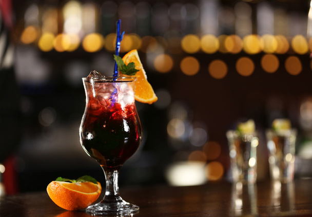 Cocktail on bar counter - Valokuva, kuva