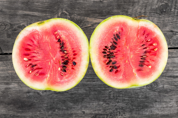 Two pieces of cut in half ripe fresh watermelon - Foto, Imagen