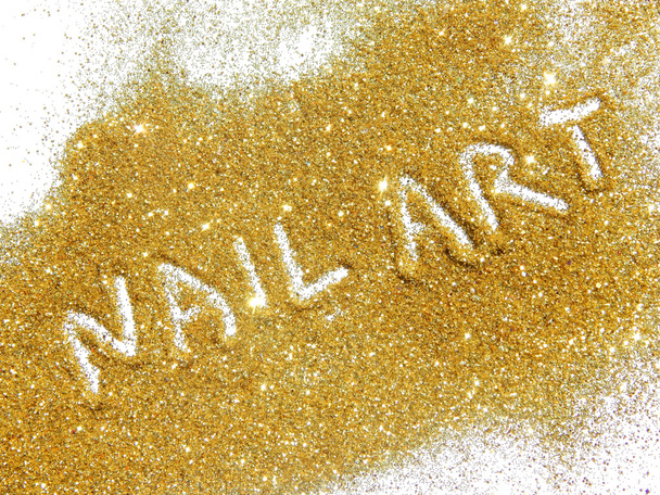 Merkintä Nail Art kullalla glitter kimallus valkoisella taustalla
 - Valokuva, kuva
