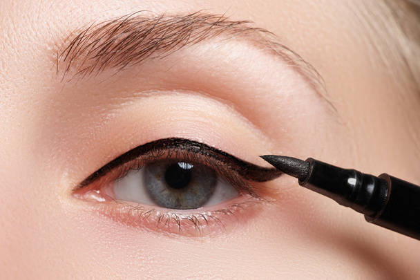 Retro style make-up. Daily makeup detail. Eyeliner. Beautiful eyes - Photo, Image