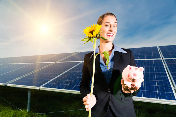 Зеленая энергия - Солнечные панели с голубым небом
 - Фото, изображение