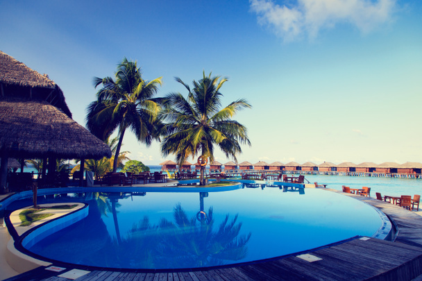 Tropische resort zwembad en café-bar - Foto, afbeelding