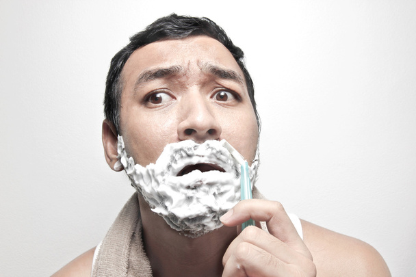 homem medo de barbear
 - Foto, Imagem