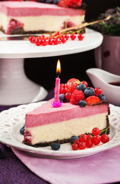 Gedeelte van heerlijke frambozen cheesecake - Foto, afbeelding