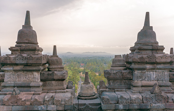 Templo Buddhist de Borobudur con talla de piedra, Magelang, Java
 - Foto, imagen