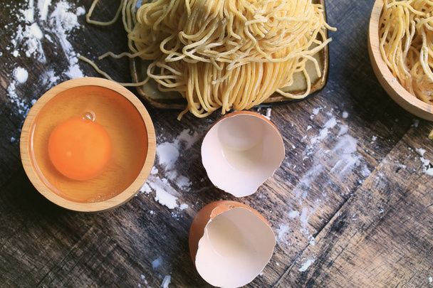 yellow egg noodles - Foto, immagini