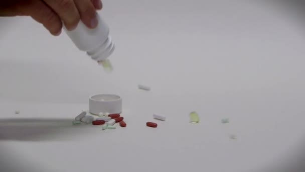 Lek na receptę tabletka pigułka na chorobę choroba choroby grypa - Materiał filmowy, wideo