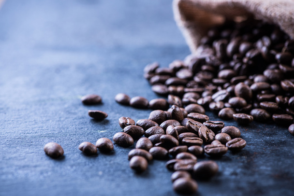Roasted coffee beans, food background - Foto, imagen