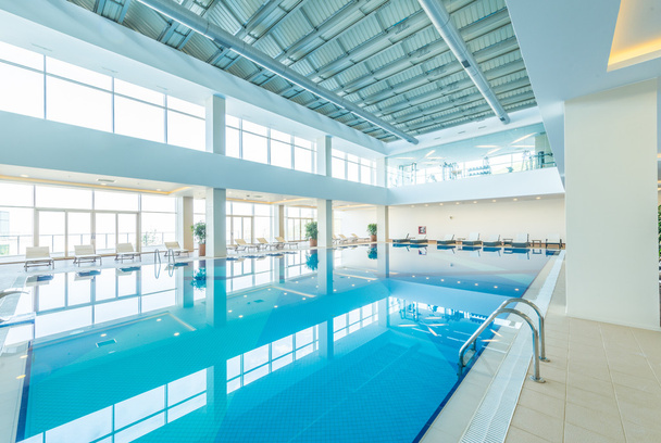 Indoor swimming pool - Fotoğraf, Görsel