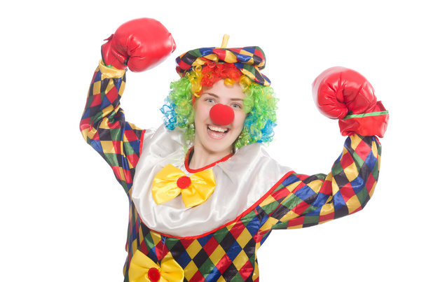Clown avec gants de boxe isolés sur blanc - Photo, image