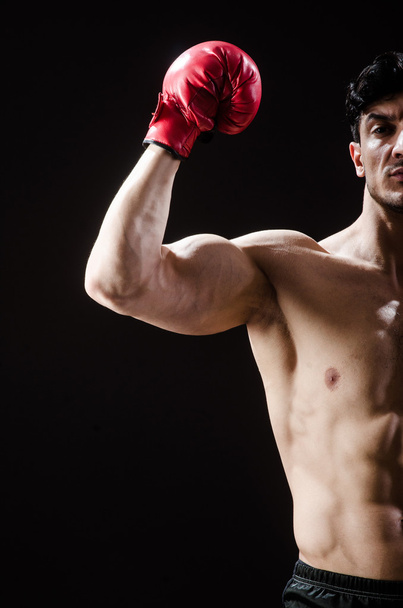 Hombre muscular en el concepto de boxeo - Foto, Imagen