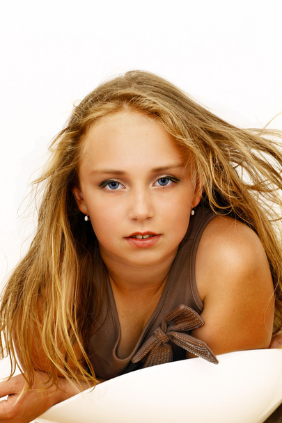 Beauty girl portrait with brown hairs - Zdjęcie, obraz