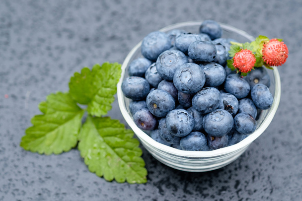 Blueberry in a Glass Bowl - Fotoğraf, Görsel