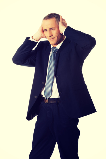 businessman covering ears with hands - Foto, afbeelding