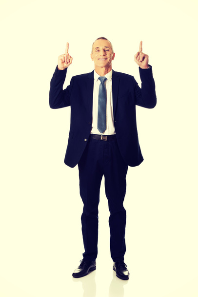 Businessman pointing upwards - Photo, image