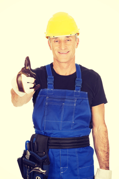 Repairman showing thumbs up - Foto, imagen