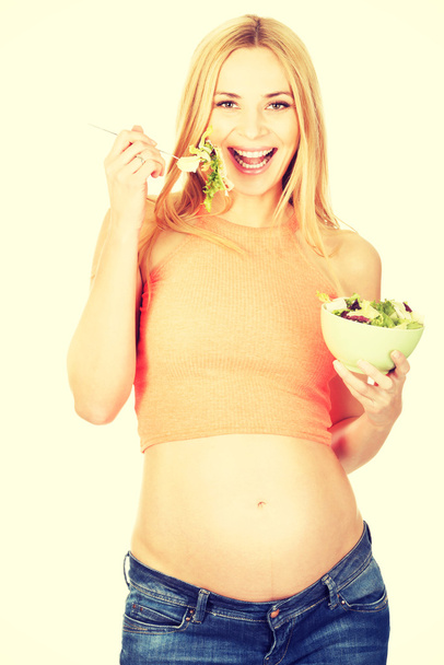 Pregnant woman eating salad - Фото, зображення