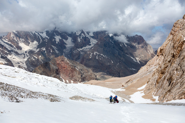 Alpine Climbers on Snowfield - Φωτογραφία, εικόνα