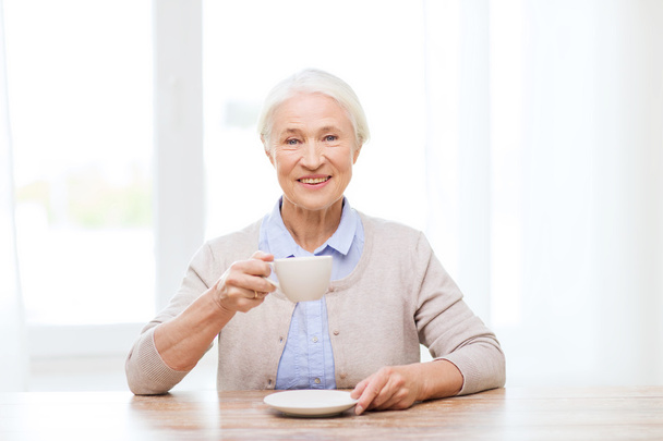 happy senior woman with cup of coffee - Foto, Imagen