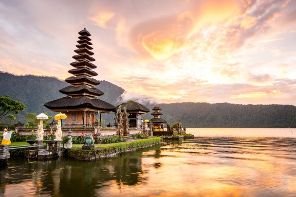 Pura ulun danu bratan Bali, Endonezya - Fotoğraf, Görsel