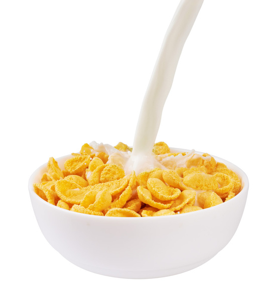 Gieten van melk in cornflakes - Foto, afbeelding