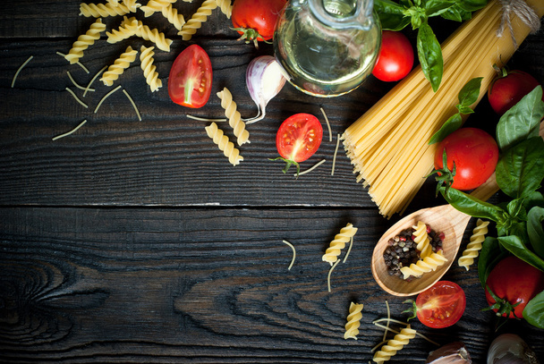 İtalyan makarnası pişirmek için gerekli malzemeler - Fotoğraf, Görsel