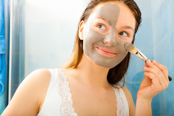 Woman applying  mask - Foto, afbeelding